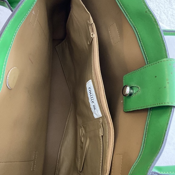 Emillie M Green Tote with Compartments - Picture 5 of 8